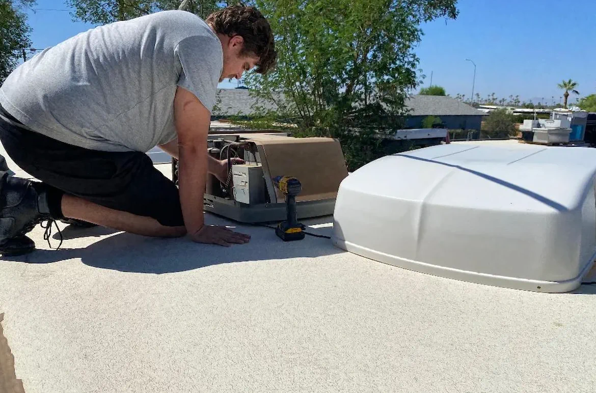 RV rooftop AC unit replacement