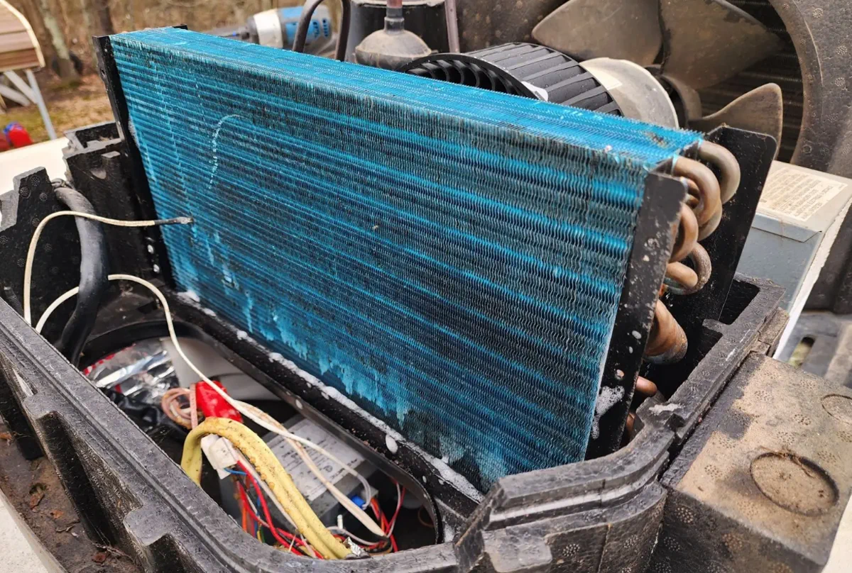 Reversing valve diagnosis on a Coleman-Mach heat pump