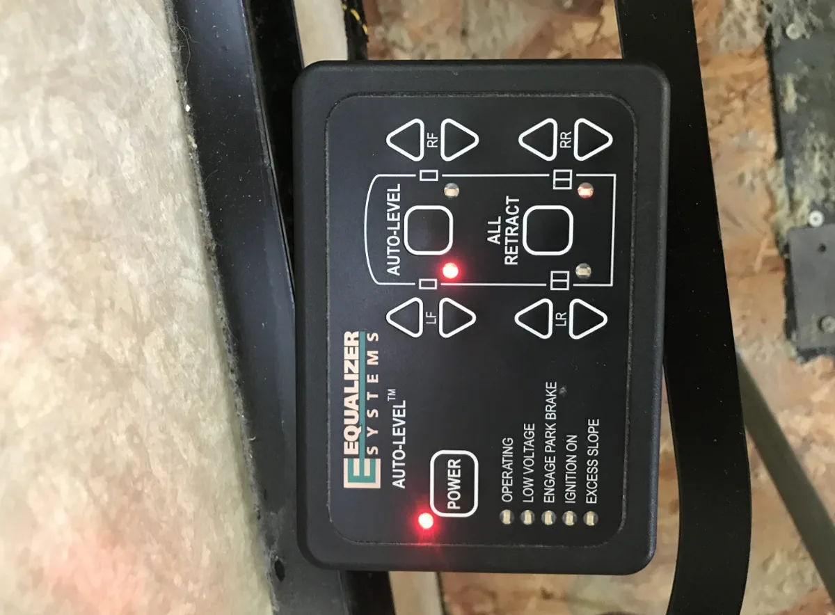 Auto-level calibration on a Lippert Level-Up controller