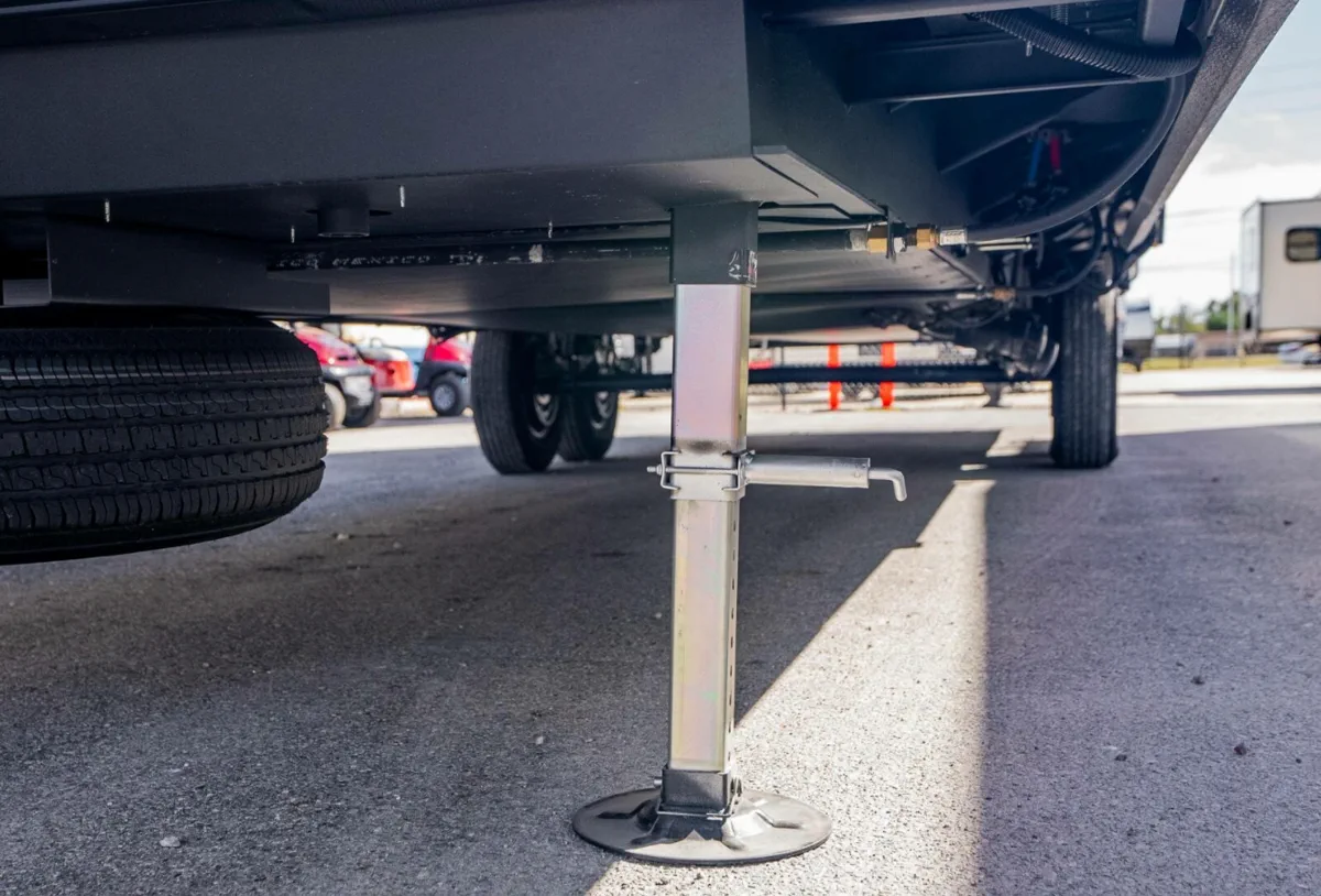 HWH hydraulic ram inspection on a Class A motorhome